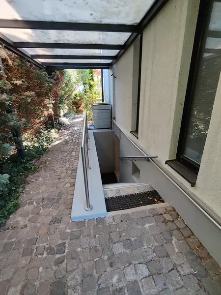 Stilvolles 1-Zimmer-Apartment (60 m² Nutzfläche) mit großer Sonnenterrasse & Reinigungsservice — photo 1